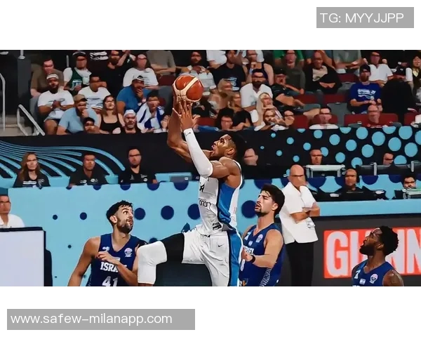 字母哥训练中展现惊人弹跳轻松完成大风车扣篮引发球迷热议